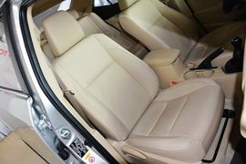 2014款丰田卡罗拉1.6L手动GLX-i