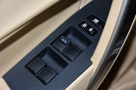 2014款丰田卡罗拉1.6L手动GLX-i