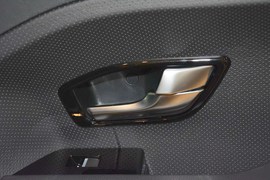 2015款路虎揽胜极光2.0T