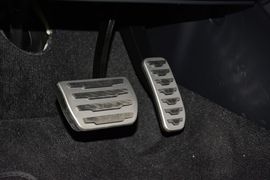 2015款路虎揽胜极光2.0T