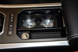 2015款路虎揽胜极光2.0T