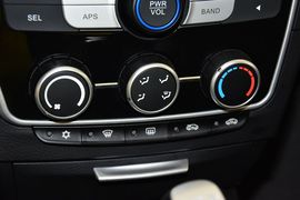 2015款东南V3菱悦1.5L手动风采版