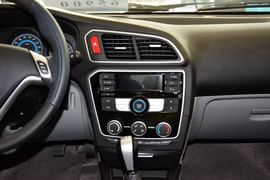 2015款东南V3菱悦1.5L手动风采版