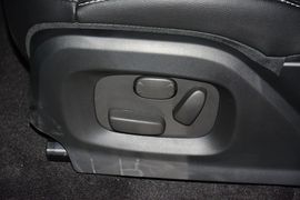 2015款路虎揽胜极光2.0T