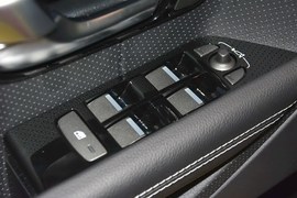 2015款路虎揽胜极光2.0T