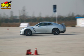 2009款日产GT-R试乘