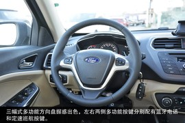 2015款福特福睿斯到店实拍图解