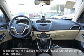 2015款福特福睿斯到店实拍图解