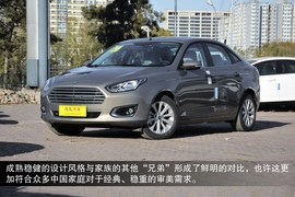 2015款福特福睿斯到店实拍图解