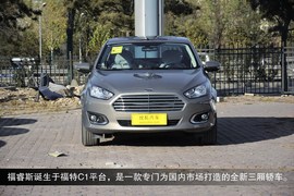 2015款福特福睿斯到店实拍图解