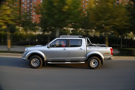 2015款郑州日产锐骐新一代试驾