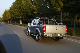 2015款郑州日产锐骐新一代试驾