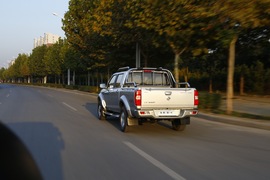 2015款郑州日产锐骐新一代试驾