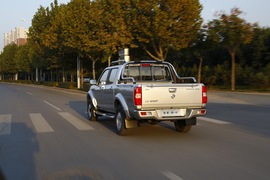 2015款郑州日产锐骐新一代试驾