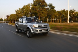 2015款郑州日产锐骐新一代试驾