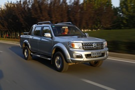 2015款郑州日产锐骐新一代试驾