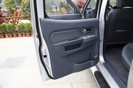 2015款郑州日产锐骐新一代试驾