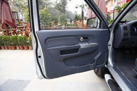 2015款郑州日产锐骐新一代试驾