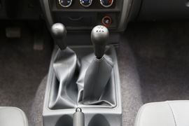 2015款郑州日产锐骐新一代试驾