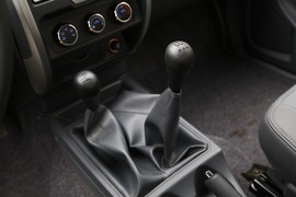 2015款郑州日产锐骐新一代试驾