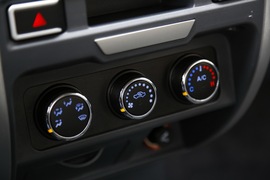 2015款郑州日产锐骐新一代试驾