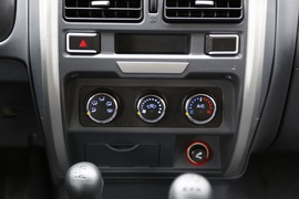 2015款郑州日产锐骐新一代试驾