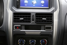 2015款郑州日产锐骐新一代试驾