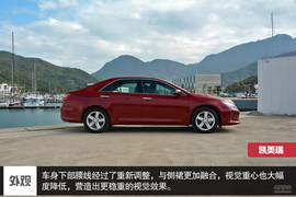 外出试驾全新凯美瑞2.0S