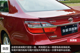 外出试驾全新凯美瑞2.0S