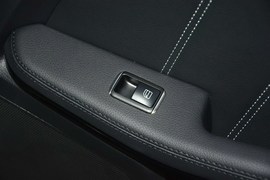 2015款奔驰E400L运动豪华型