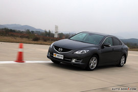 睿翼对比宝马320i