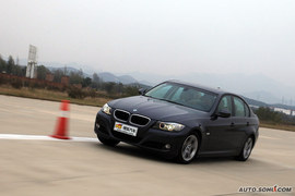睿翼对比宝马320i