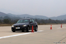 睿翼对比宝马320i