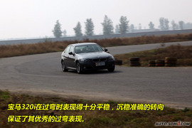 睿翼对比宝马320i