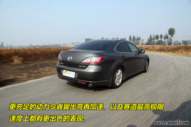 睿翼对比宝马320i