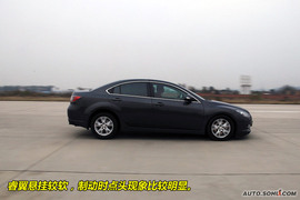 睿翼对比宝马320i