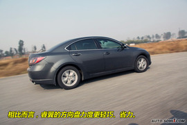 睿翼对比宝马320i