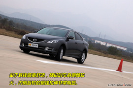 睿翼对比宝马320i