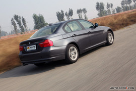 睿翼对比宝马320i