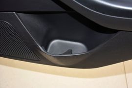 2012款福特福克斯三厢1.6L自动风尚型