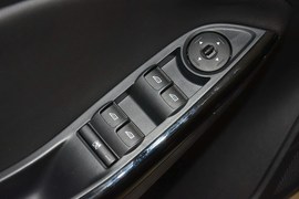 2012款福特福克斯三厢1.6L自动风尚型