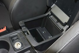 2012款福特福克斯三厢1.6L自动风尚型