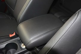 2012款福特福克斯三厢1.6L自动风尚型