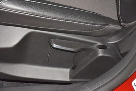 2012款福特福克斯三厢1.6L自动风尚型