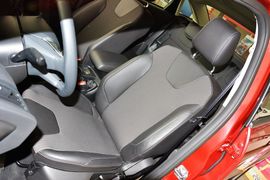 2012款福特福克斯三厢1.6L自动风尚型