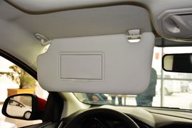 2012款福特福克斯三厢1.6L自动风尚型