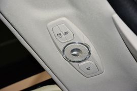 2012款福特福克斯三厢1.6L自动风尚型