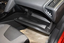2012款福特福克斯三厢1.6L自动风尚型