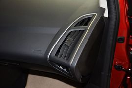 2012款福特福克斯三厢1.6L自动风尚型
