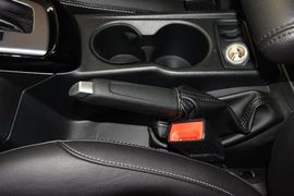 2012款福特福克斯三厢1.6L自动风尚型